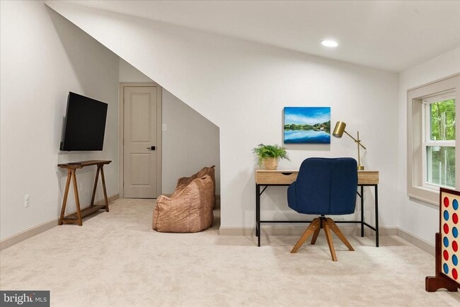 Building Photo - 4386 Lakewood Dr