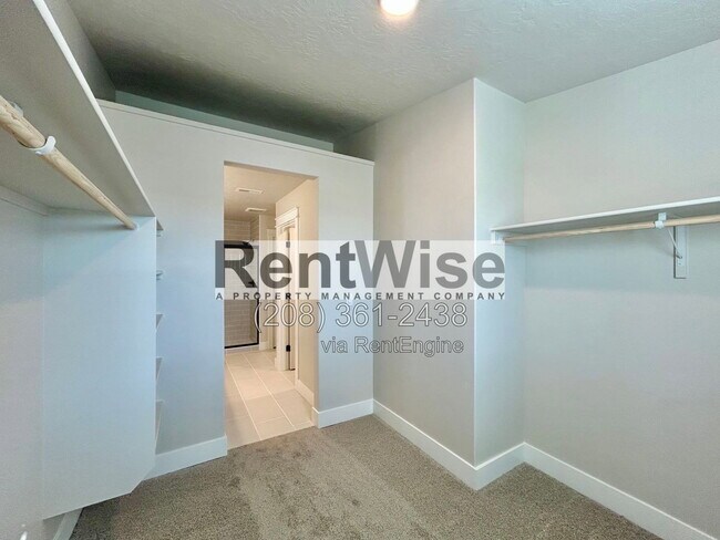 Building Photo - 5690 N Jumplist Ave