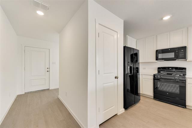 Building Photo - 1032 Sugarberry St