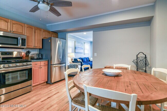 Building Photo - 6 1/2 Embury Ave