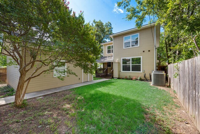 Building Photo - AVAILABLE NOW 4 BEDROOM 2.5 BATH HOME IN A...