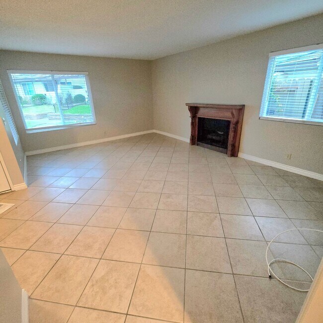 Building Photo - 2 bedroom with GARAGE in the HEART of Westlake Village!