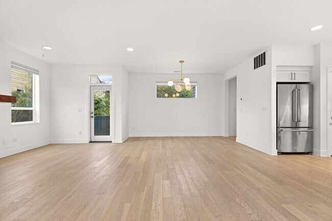 Building Photo - Stunning, Modern 4 bed home with attached ADU in King Neighborhood - AVAILABLE NOW!!