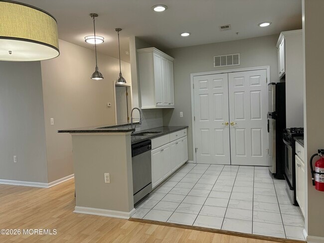 Building Photo - 610 Sophee Ln