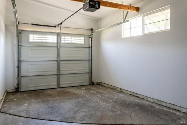 Building Photo - 142 Anita Ct