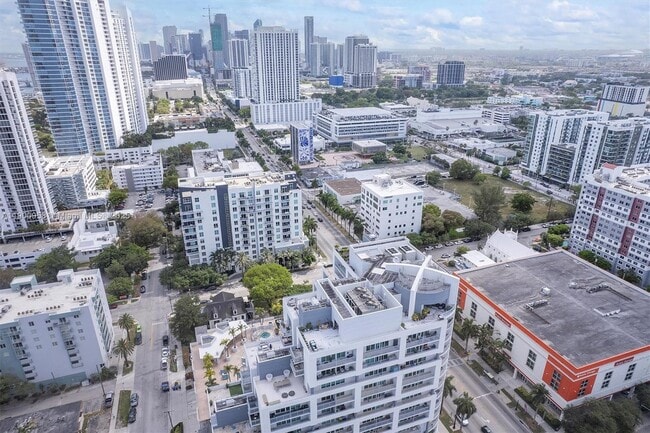 Building Photo - 350 NE 24th St