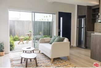 Building Photo - 623 Mariposa Ave