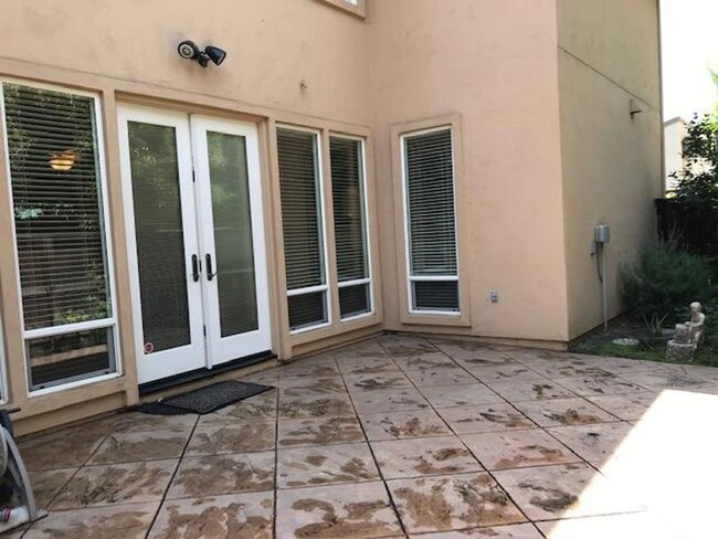 Building Photo - Charming Luxury Home Near Downtown Davis &...