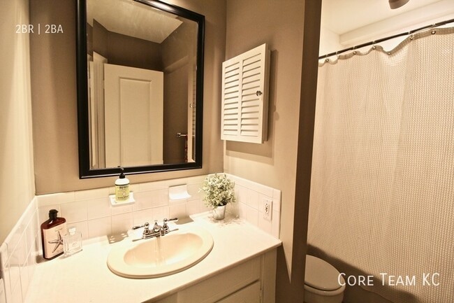 Building Photo - Dolores Lanelle 2 Bed 2 Bath