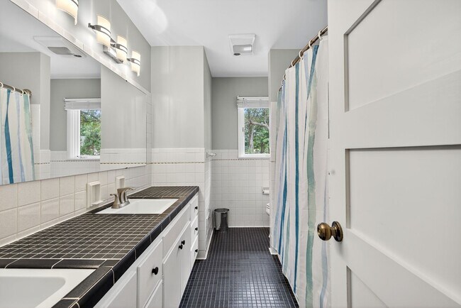 Building Photo - Beautiful, one of a kind property on four ...