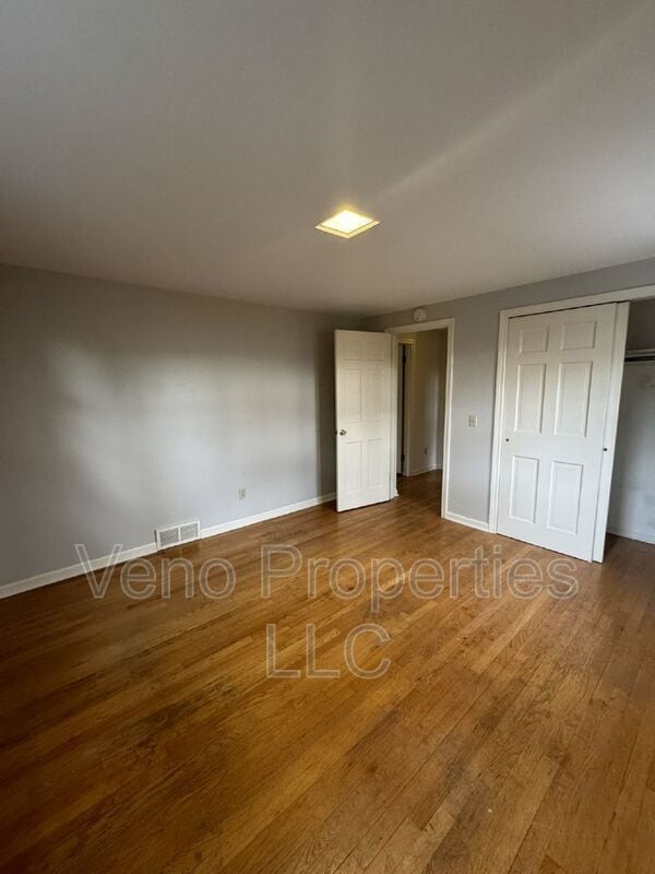 Building Photo - 15 Rivercrest Dr