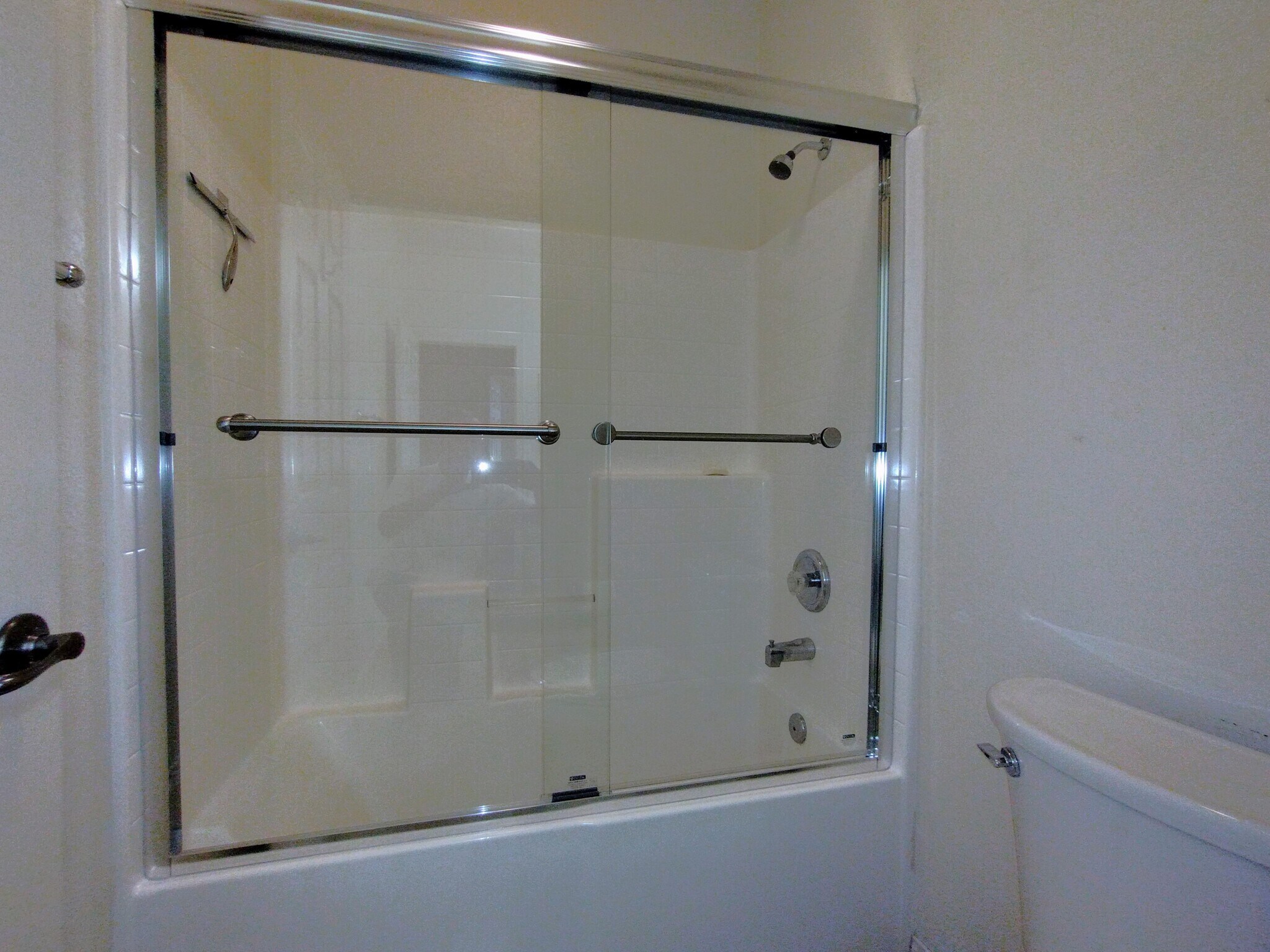 Glass-doored shower/tub - 311 Bogie St