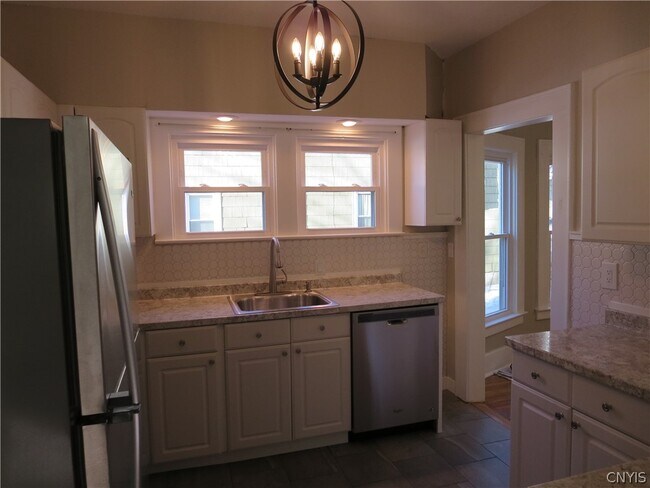 Building Photo - 126 Shotwell Park