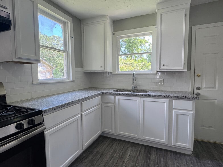 Building Photo - 1501 Nashby St