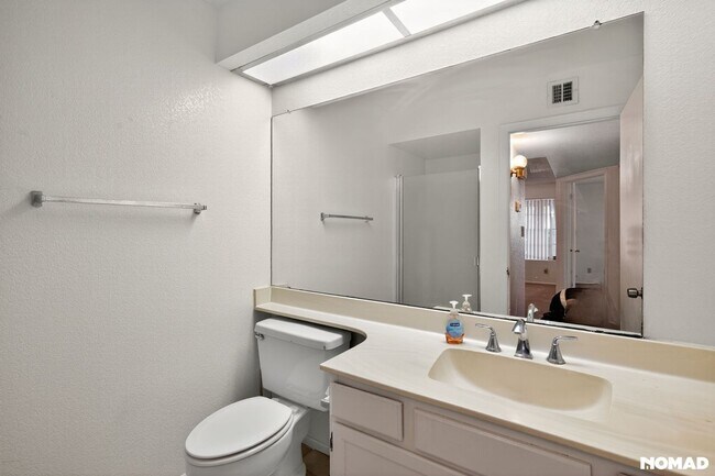 Building Photo - 1905 E University Dr