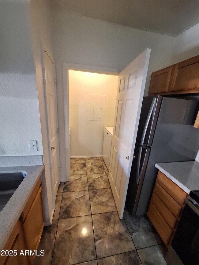 Building Photo - 5401 E Van Buren St