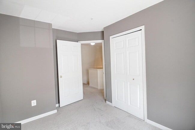 Building Photo - 6135 Newport Terrace