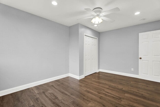 Building Photo - Welcome Home, Newly Remodeled Condo