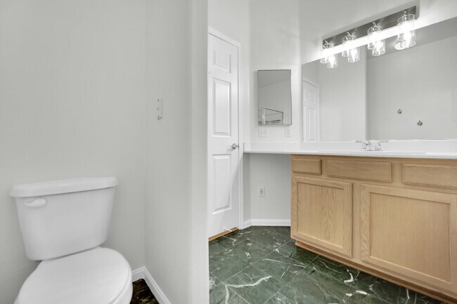 Building Photo - Experience Las Vegas in style and comfort with this beautiful first-floor 3-bedroom condo