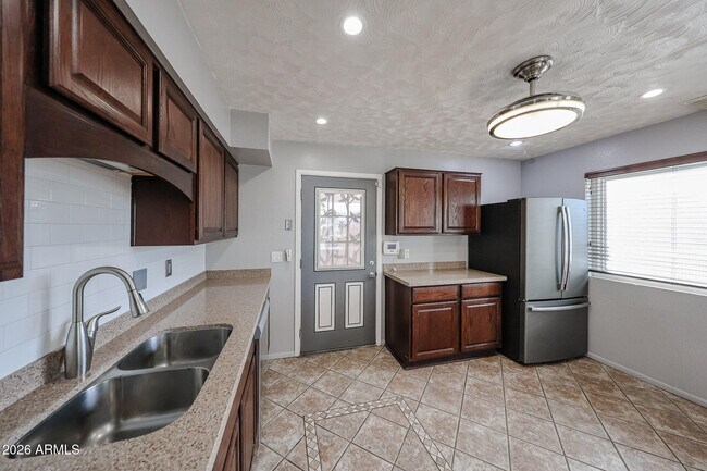 Building Photo - 93 S 95th St