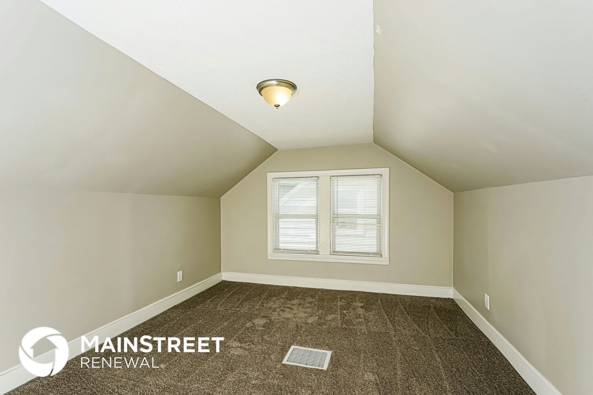 Building Photo - 1028 Walter Ave