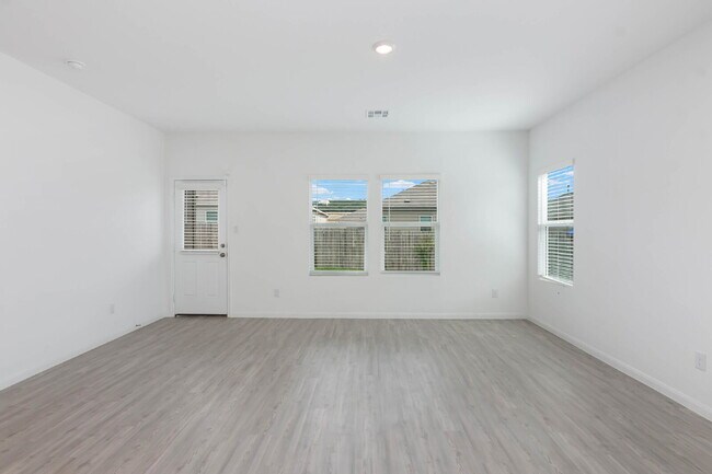 Building Photo - 6063 Draw Lp