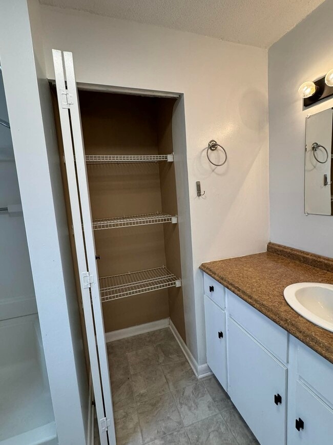 Building Photo - 4204 Tremont St