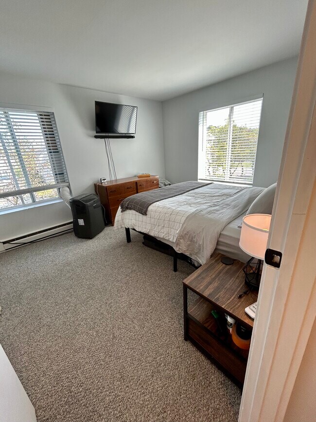 Building Photo - 18 Ocean St