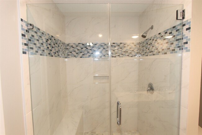 Building Photo - 4611 Silver Fox Dr