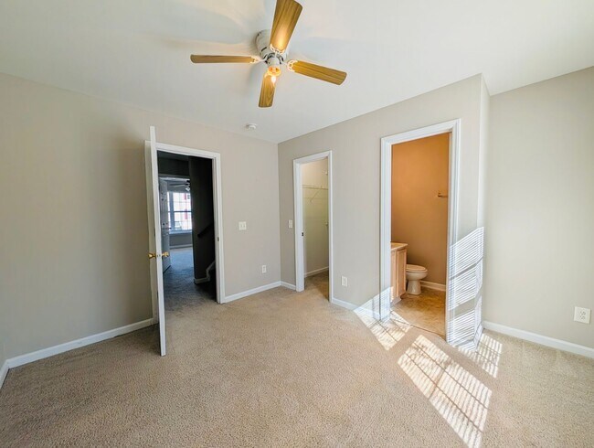 Building Photo - Great Rental Close to NC State