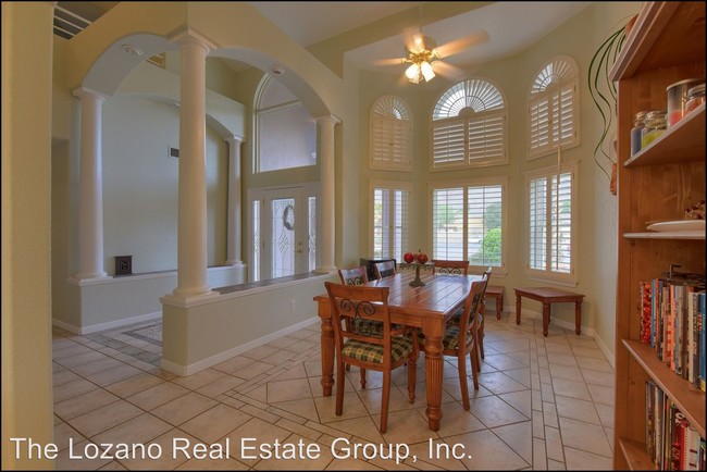 Building Photo - 5 br, 3 bath House - 909 Via Descanso Drive