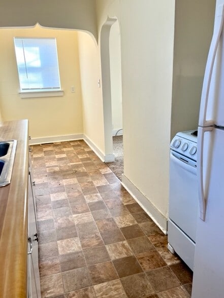 Kitchen - 1851 N Johnston Ave