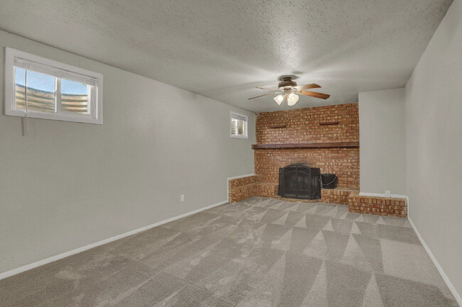 Building Photo - 13 N Dartmouth St