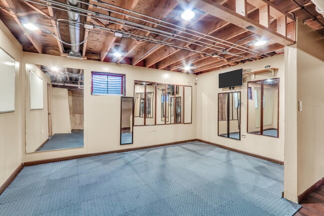 Building Photo - 1223 S Elder Ln