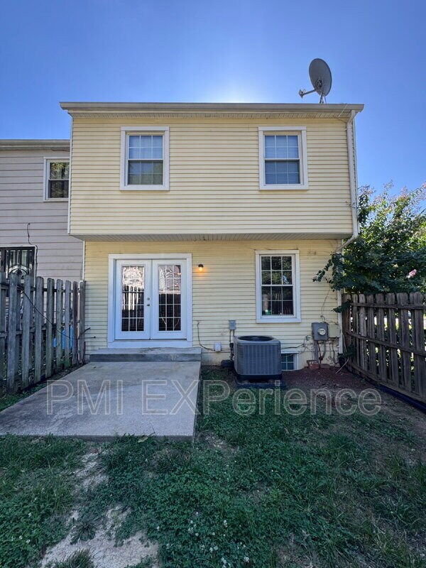 Building Photo - 2067 Chadwick Terrace