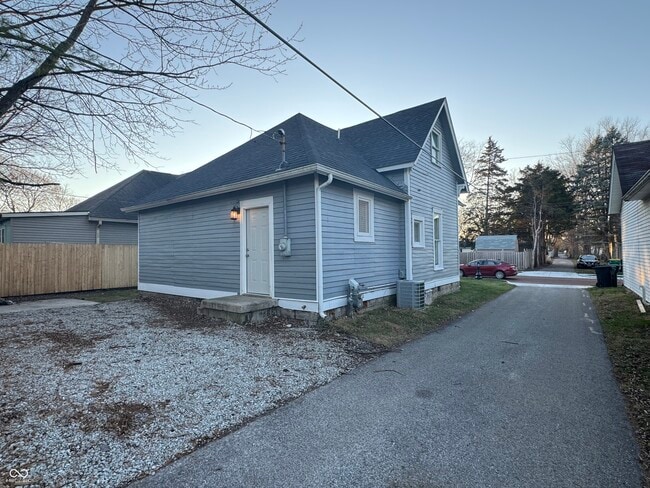 Building Photo - 449 Yandes St