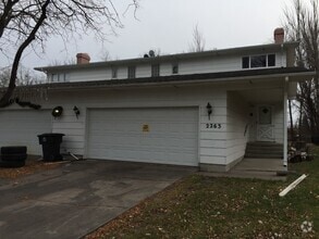 Building Photo - Springbrook Duplex