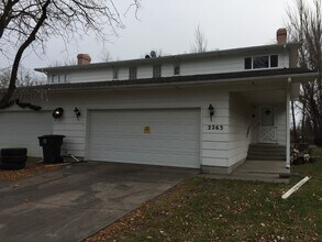 Building Photo - Springbrook Duplex
