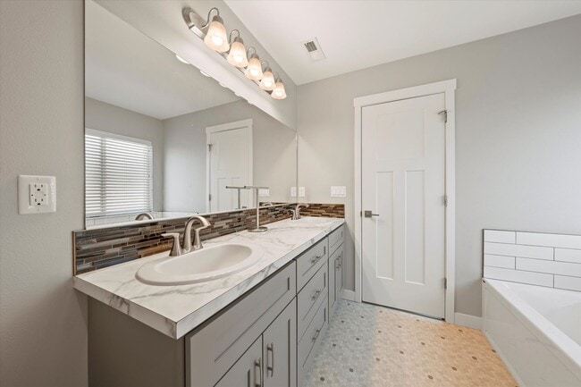 Building Photo - Newer Home in Quiet Neighborhood