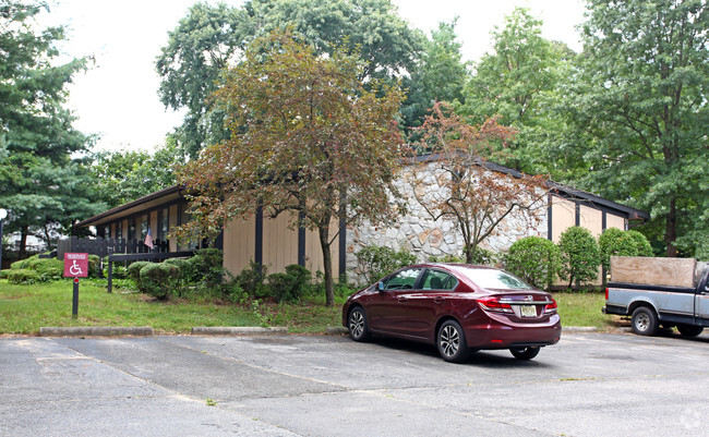 Primary Photo - Glen Hollow Apartments