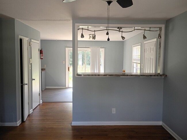 Building Photo - 3 BED 1.5 BATH IN HEART OF FAYETTEVILLE NC