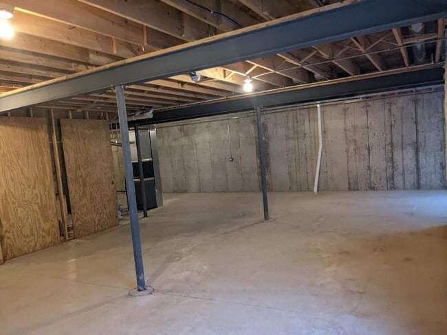 Building Photo - 2 Solara Ct