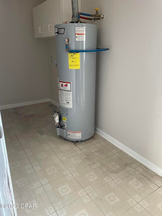 Building Photo - 102 Hershel Ct