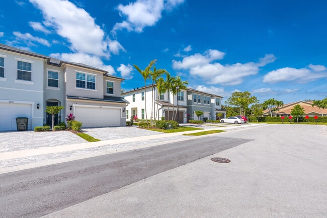 Building Photo - 6082 Carre Wy