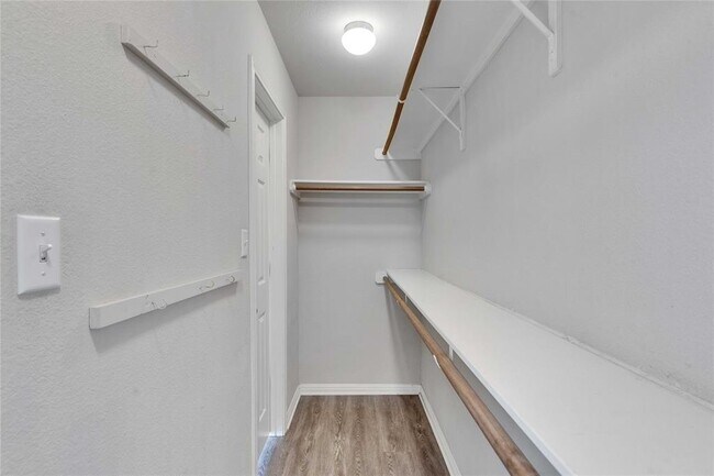 Building Photo - 907 Yabers Ct