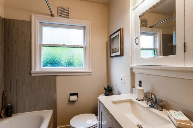 Building Photo - 6200 30th Ave NE