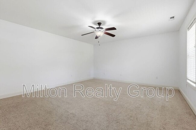 Building Photo - 80 Valor Cir