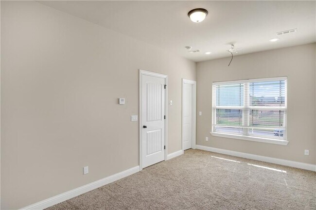 Building Photo - 2300 SW Chaddington Rd