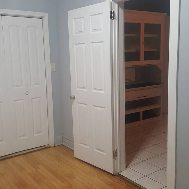 Hutch in tiled kitchen - 3418 W Armitage Ave