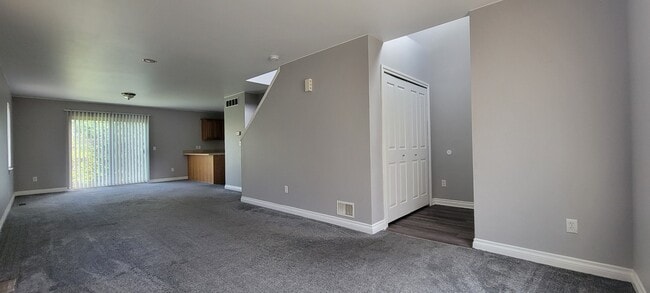 Building Photo - 3253 E 11 Mile Rd
